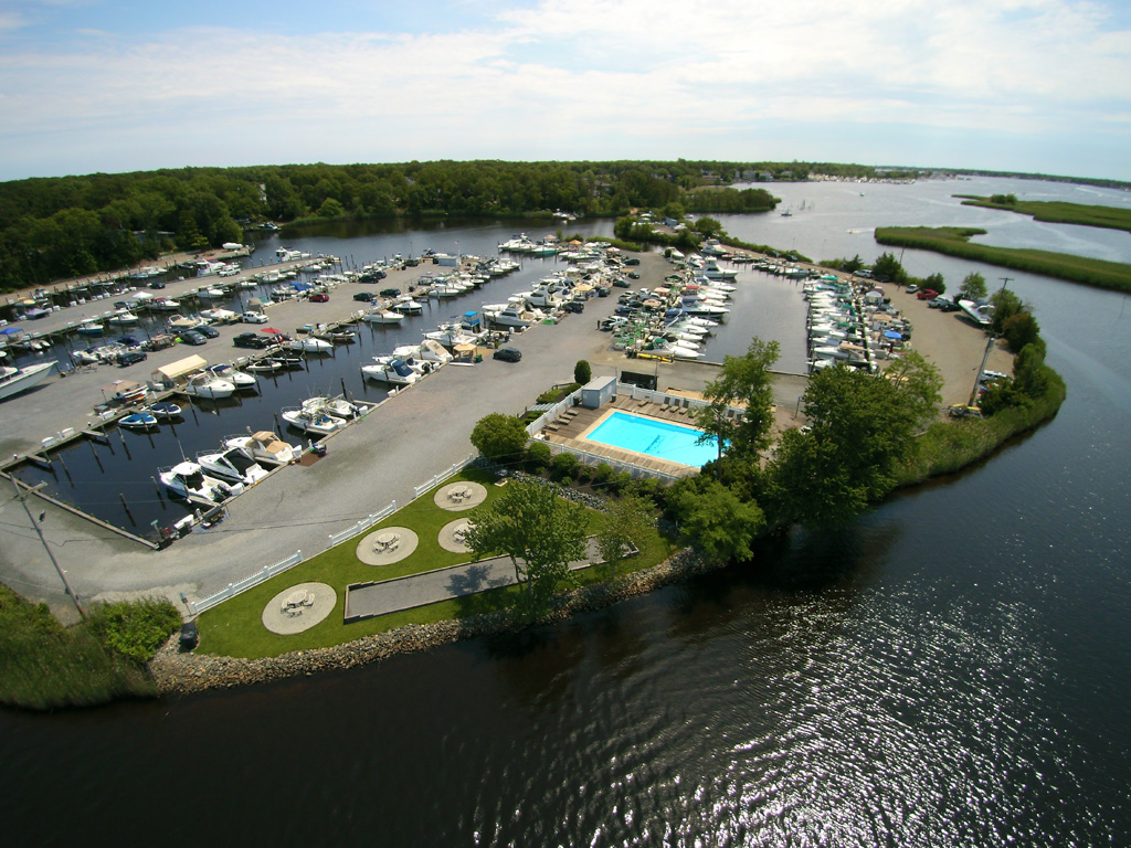 Green Cove Marina in Brick New Jersey provides wet slips, outdoor dry storage, boat service and fuel for boaters along the New Jersey coastal shoreline.